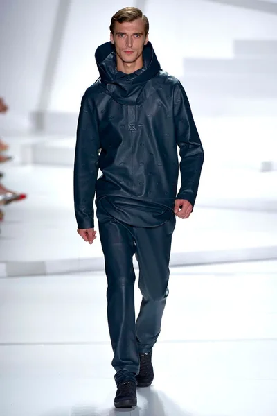 Look 30